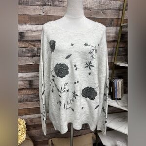 NWT Curations White Sweater w/Gray Floral Aplique